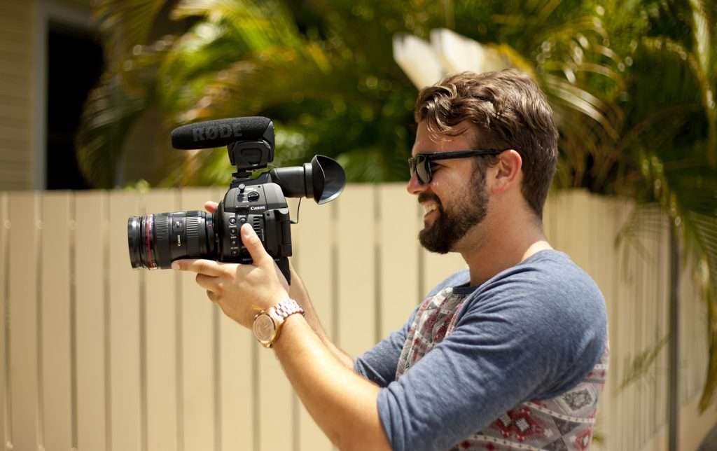 audio using shotgun microphone attachment on dslr